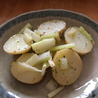 新じゃがとセロリの簡単炒め